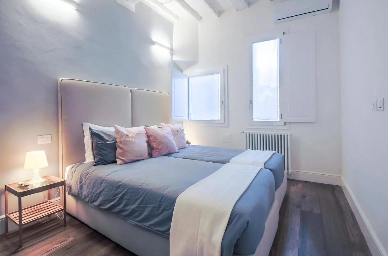 Apartments Florence - Eva Sofia Apartment Włochy